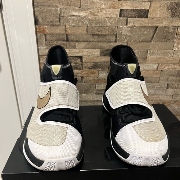 Nike - Picture 10 of 11